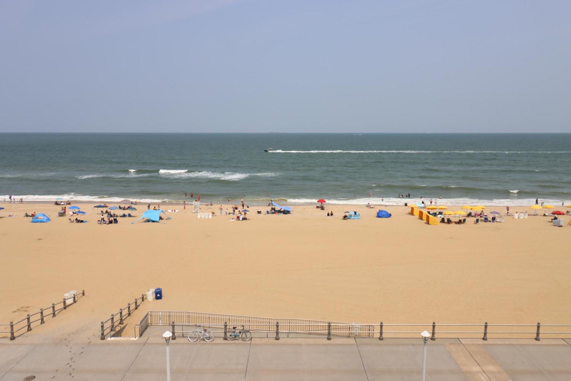 Beach Luxury Oceanfront Virginia Beach Exterior photo
